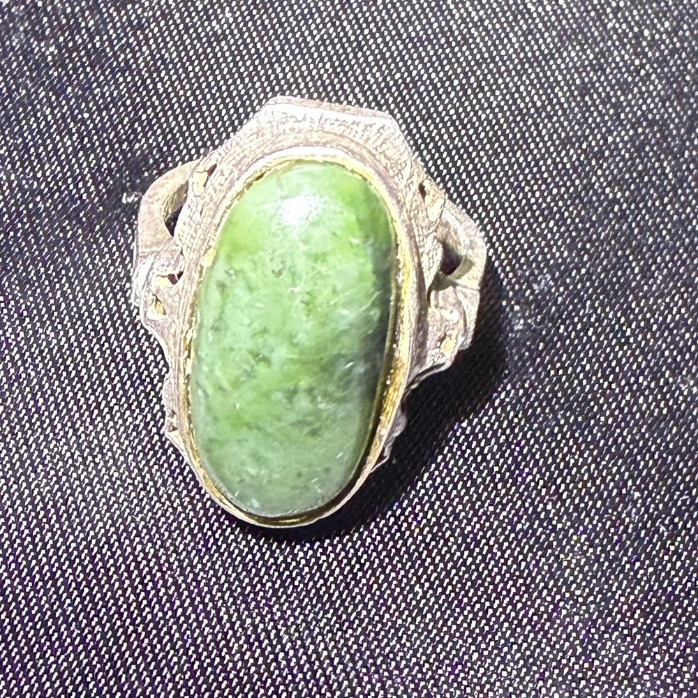 Vintage real Nephrite Jade Sterling Silver ring 1960s
Sz 6 1/2 - Picture 8 of 14